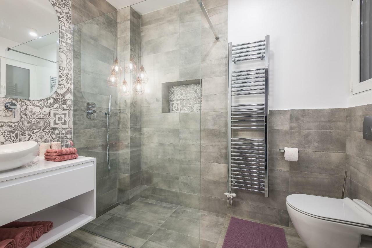 "Sunbow Earth"- Boutique New Apt In Dowtown Athena Bagian luar foto