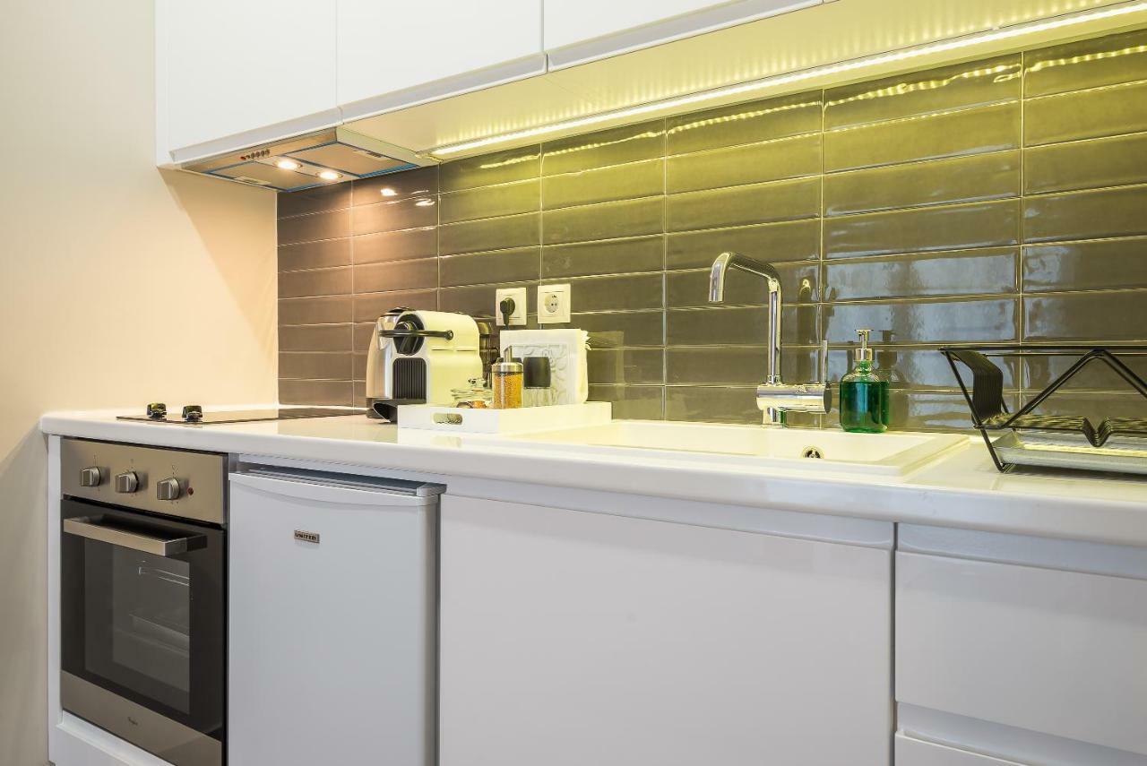 "Sunbow Earth"- Boutique New Apt In Dowtown Athena Bagian luar foto