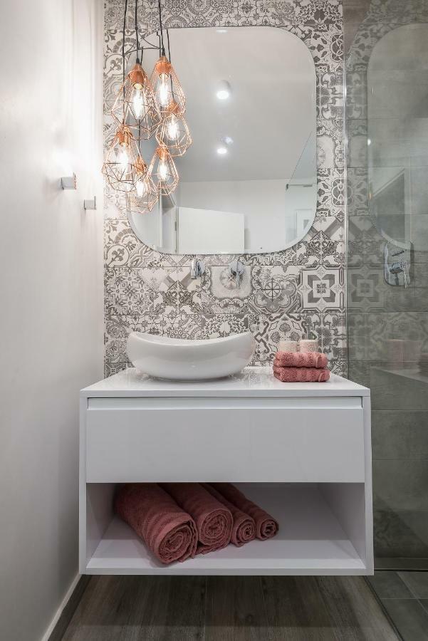 "Sunbow Earth"- Boutique New Apt In Dowtown Athena Bagian luar foto