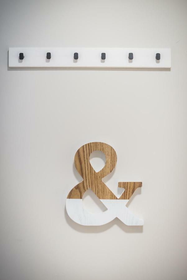 "Sunbow Earth"- Boutique New Apt In Dowtown Athena Bagian luar foto
