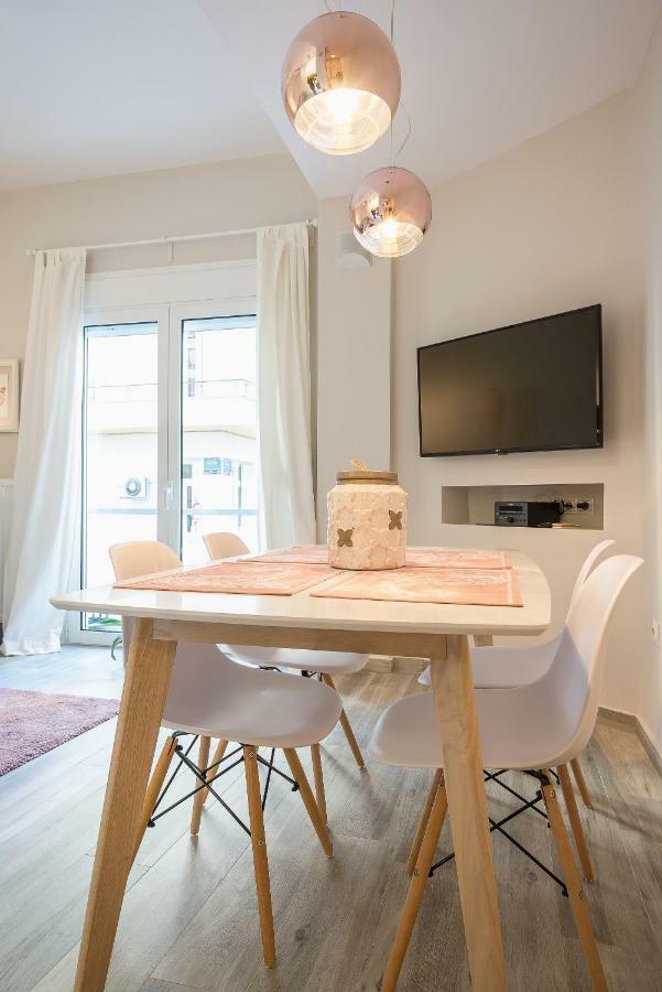 "Sunbow Earth"- Boutique New Apt In Dowtown Athena Bagian luar foto