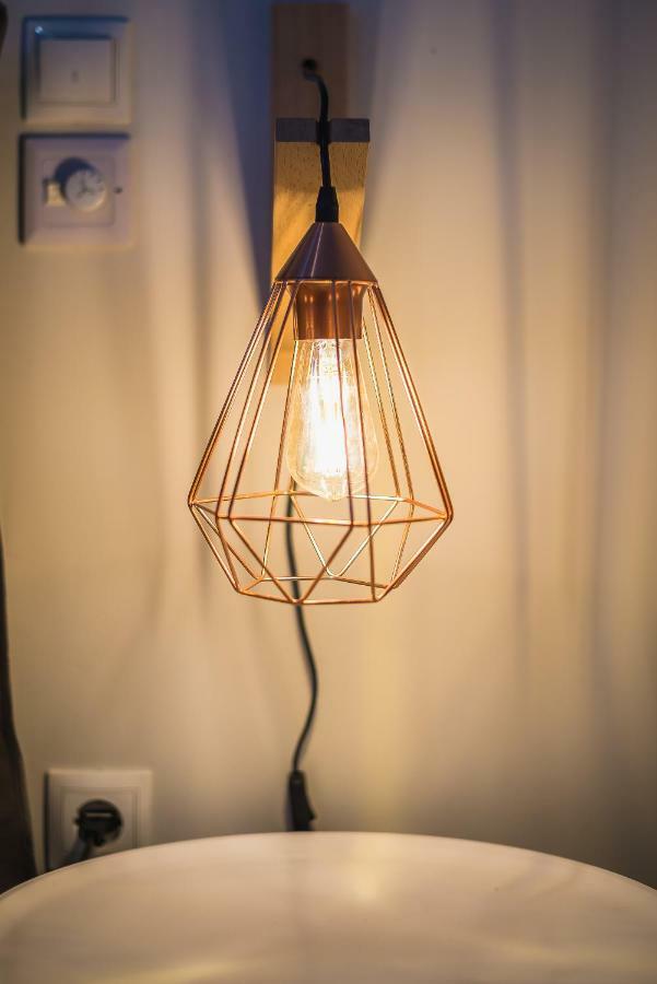 "Sunbow Earth"- Boutique New Apt In Dowtown Athena Bagian luar foto