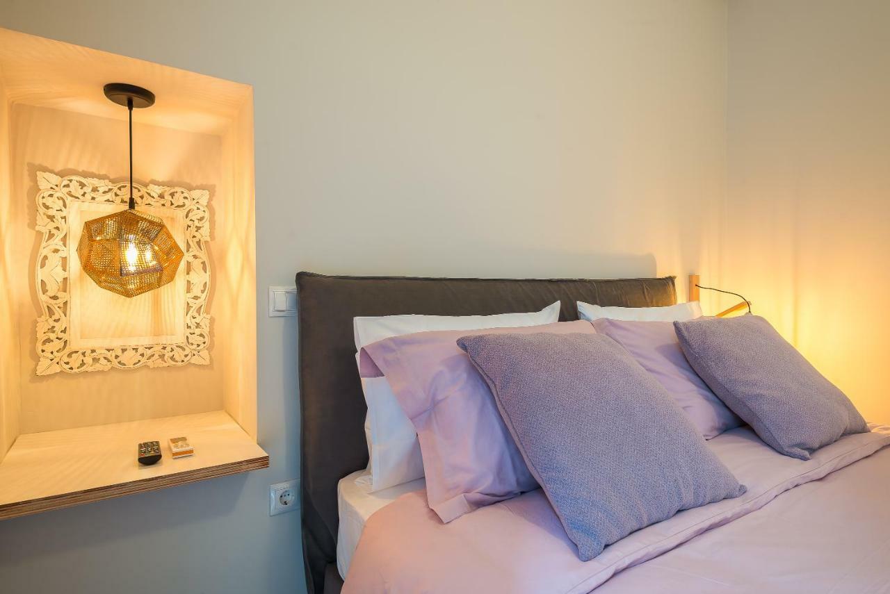 "Sunbow Earth"- Boutique New Apt In Dowtown Athena Bagian luar foto